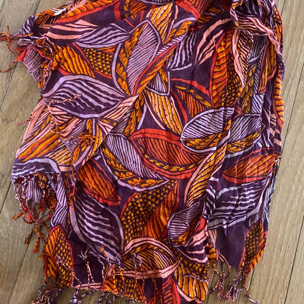 Bundle of 3 Old Navy scarves, EUC, like new - Picture 5 of 6